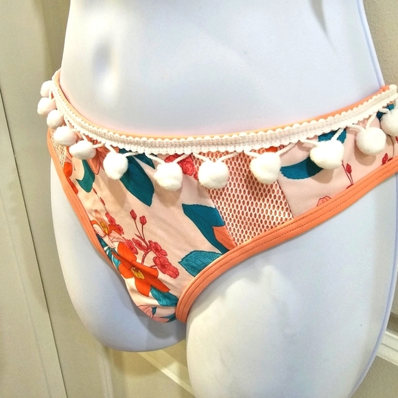 Cupshe Tropical Coral Floral Bikini Set – Adjustable Straps, Pom Pom Trim Size S - Picture 13 of 17